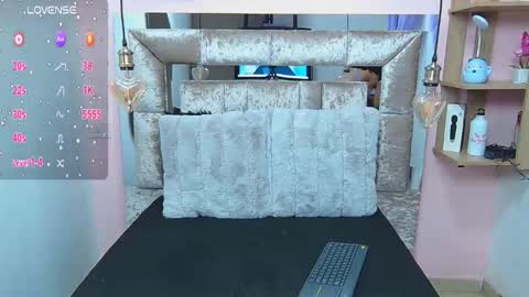 Snapshot of violett_froz chatting on February 27, 4:43 pm Violeta froz online show from February 27, 4:43 pm
