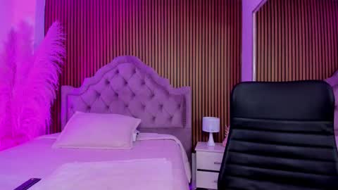 violett_hott_ online show from March 13, 12:56 pm