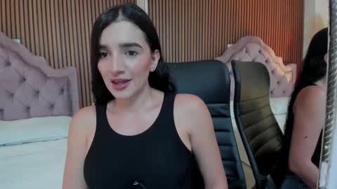 violett_hott_ online show from March 22, 12:30 pm