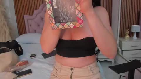violett_hott_ online show from March 28, 12:05 pm