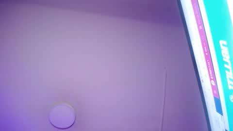 Snapshot of violett_queen122 chatting on September 30, 2:27 am violett_queen122 online show from September 30, 2:27 am