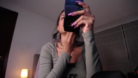 Snapshot of violett_queen122 chatting on October 3, 2:52 am violett_queen122 online show from October 3, 2:52 am