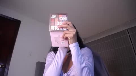 Snapshot of violett_queen122 chatting on October 24, 2:19 am violett_queen122 online show from October 24, 2:19 am