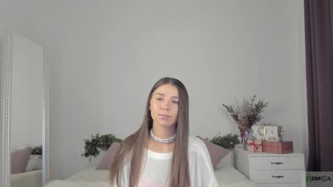 violetta_finch online show from December 17, 2:33 pm