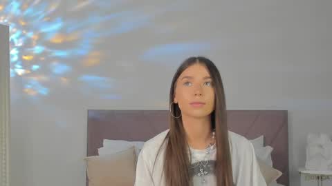 violetta_finch online show from March 12, 10:05 am