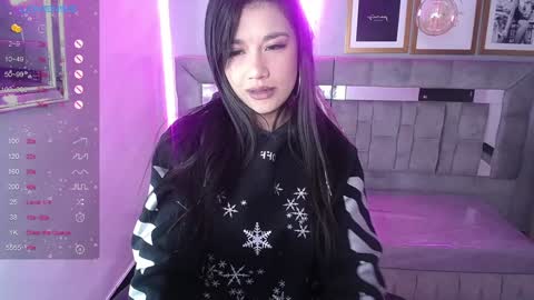 Snapshot of violetta_jhonson_v chatting on December 19, 4:02 am Violetta online show from December 19, 4:02 am