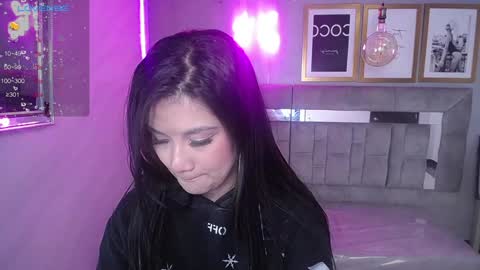 Snapshot of violetta_jhonson_v chatting on December 19, 2:35 pm Violetta online show from December 19, 2:35 pm