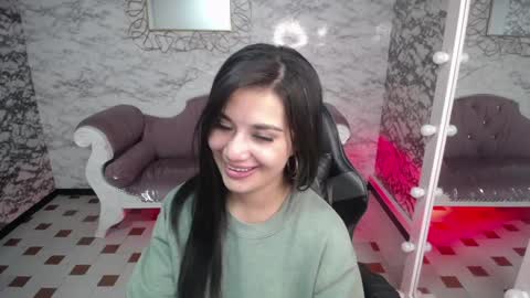 Snapshot of violetta_jhonson_v chatting on December 24, 2:01 pm Violetta online show from December 24, 2:01 pm