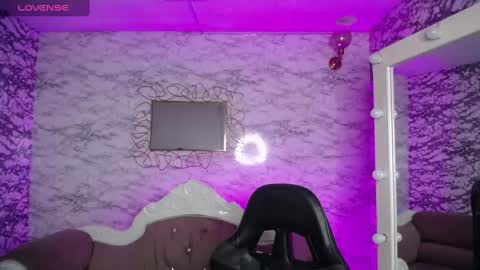 Snapshot of violetta_jhonson_v chatting on February 25, 4:03 am Violetta online show from February 25, 4:03 am