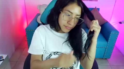 Snapshot of violetta_m_ chatting on June 24, 4:17 pm Violeta online show from June 24, 4:17 pm