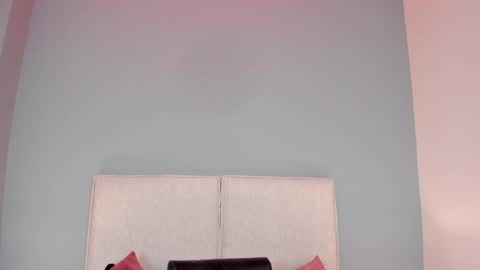 Snapshot of violetta_queeen chatting on April 2, 11:19 am violetta_queeen online show from April 2, 11:19 am