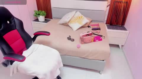 Snapshot of violetta_ross1 chatting on May 16, 1:10 pm VIOLETTA online show from May 16, 1:10 pm