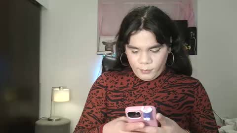Snapshot of violettacam69 chatting on January 22, 3:52 am violettacam69 online show from January 22, 3:52 am