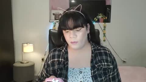 Snapshot of violettacam69 chatting on January 24, 2:49 am violettacam69 online show from January 24, 2:49 am