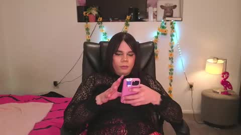 Snapshot of violettacam69 chatting on February 11, 1:30 pm violettacam69 online show from February 11, 1:30 pm
