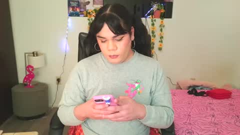 Snapshot of violettacam69 chatting on February 28, 10:20 am violettacam69 online show from February 28, 10:20 am