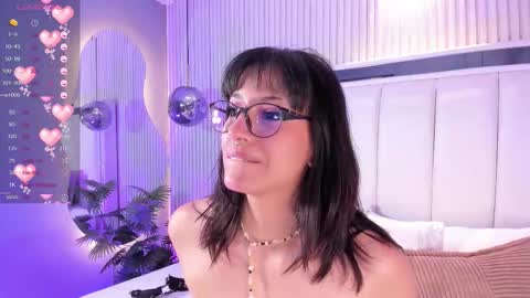Snapshot of violettacolinss chatting on February 13, 11:39 am violettacolinss online show from February 13, 11:39 am