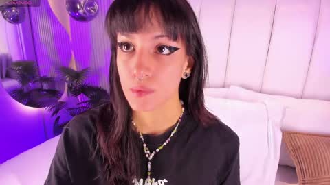 Snapshot of violettacolinss chatting on April 16, 11:33 am violettacolinss online show from April 16, 11:33 am