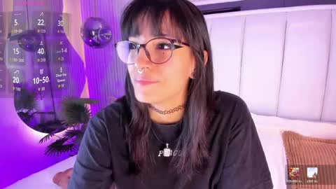 Snapshot of violettacolinss chatting on April 28, 11:37 am violettacolinss online show from April 28, 11:37 am