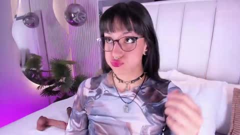 Snapshot of violettacolinss chatting on April 29, 11:36 am violettacolinss online show from April 29, 11:36 am