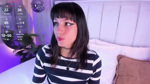 Snapshot of violettacolinss chatting on May 2, 11:37 am violettacolinss online show from May 2, 11:37 am