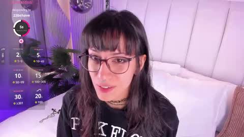 Snapshot of violettacolinss chatting on May 5, 11:40 am violettacolinss online show from May 5, 11:40 am
