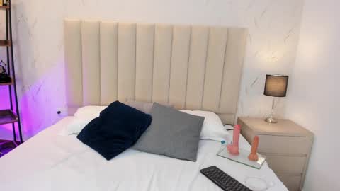 violettarousee online show from May 7, 9:20 pm