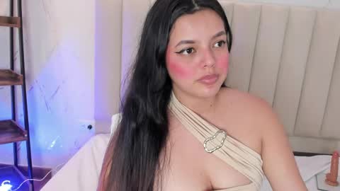 Snapshot of violettarousee chatting on May 27, 1:57 am violettarousee online show from May 27, 1:57 am