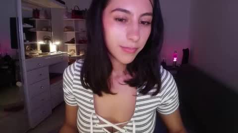 Snapshot of violettastars chatting on March 11, 4:32 am Violetta....Follow me in Twitter... online show from March 11, 4:32 am