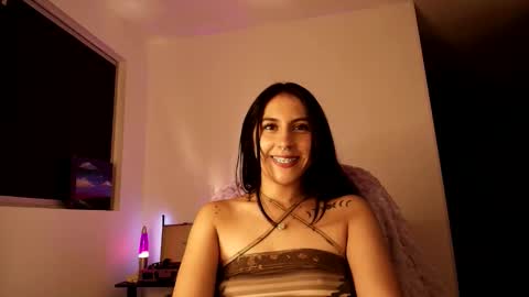 Snapshot of violettastars chatting on October 3, 3:47 am Violetta....Follow me in Twitter... online show from October 3, 3:47 am