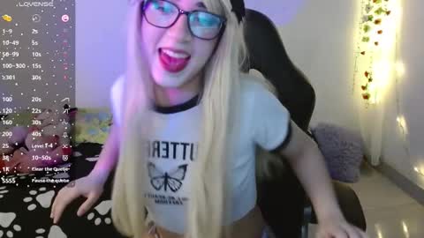 Snapshot of violettaswet chatting on September 12, 1:49 am violettaswet online show from September 12, 1:49 am