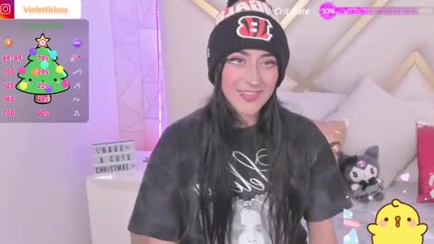 Snapshot of violettbloss chatting on December 19, 10:42 pm Violeta online show from December 19, 10:42 pm