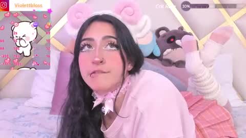 Snapshot of violettbloss chatting on March 5, 12:27 am Violeta online show from March 5, 12:27 am