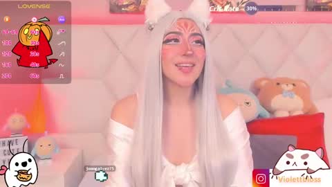 Snapshot of violettbloss chatting on October 31, 4:57 am Violeta online show from October 31, 4:57 am