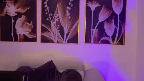 Violett Castel online show from March 3, 7:20 pm