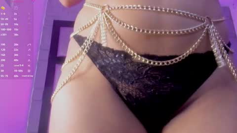 Snapshot of violetteecourt chatting on October 15, 6:41 pm violetteecourt online show from October 15, 6:41 pm