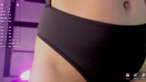 Snapshot of violetteecourt chatting on October 21, 2:18 pm violetteecourt online show from October 21, 2:18 pm