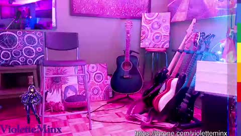 Snapshot of violetteminx chatting on April 22, 11:17 pm Violette online show from April 22, 11:17 pm