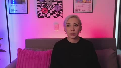 Violet online show from May 17, 2:31 am