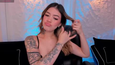 Violett  online show from October 18, 11:44 am