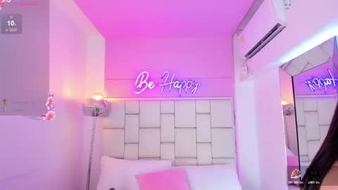 Snapshot of violettharous chatting on February 22, 7:34 am VioletthaRous online show from February 22, 7:34 am