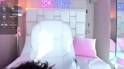 Snapshot of violettharous chatting on October 18, 11:05 pm VioletthaRous online show from October 18, 11:05 pm