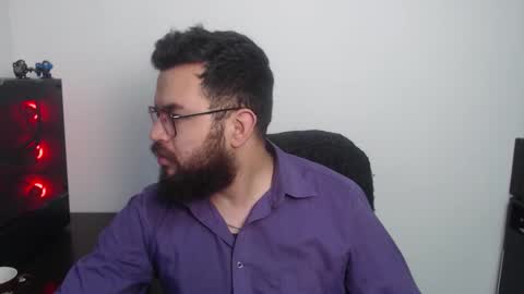 Snapshot of violettouse chatting on February 17, 12:40 am Jhon online show from February 17, 12:40 am