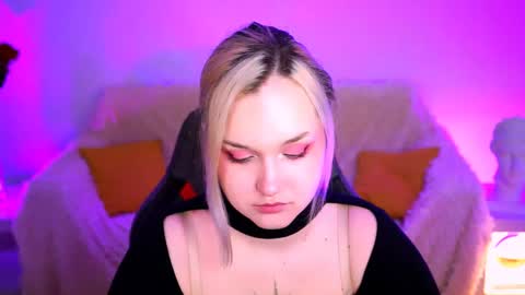 Violett online show from May 26, 8:10 am