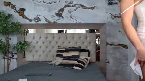 violetvip online show from March 23, 8:40 am