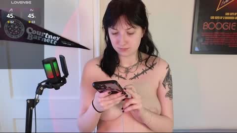 Snapshot of violetwinter666 chatting on December 4, 6:50 pm Violet Winter indie sleaze goth girl next door online show from December 4, 6:50 pm