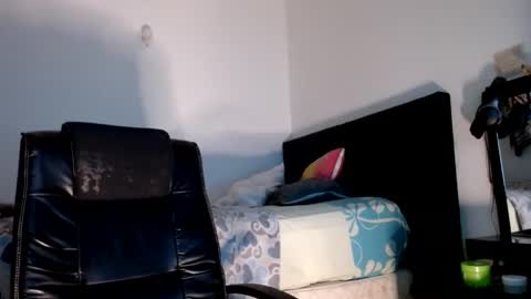 Snapshot of violetwitch05 chatting on December 9, 5:19 pm Violet online show from December 9, 5:19 pm