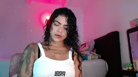 Snapshot of violetwitch05 chatting on January 29, 6:39 pm Violet online show from January 29, 6:39 pm