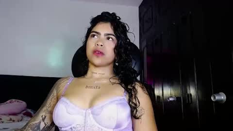 Snapshot of violetwitch05 chatting on September 25, 2:48 am Violet online show from September 25, 2:48 am