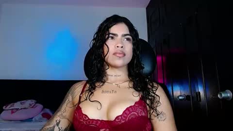 Snapshot of violetwitch05 chatting on October 1, 1:33 am Violet online show from October 1, 1:33 am